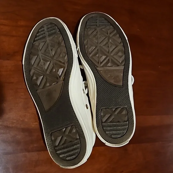 Converse shoes - Picture 4 of 6